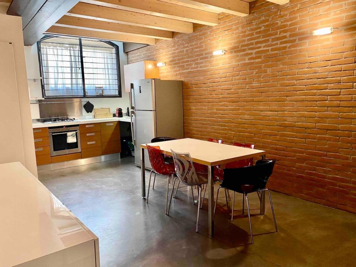 Luxury Industrial Apt Vicino Al Centro Con Garage Брешія Екстер'єр фото
