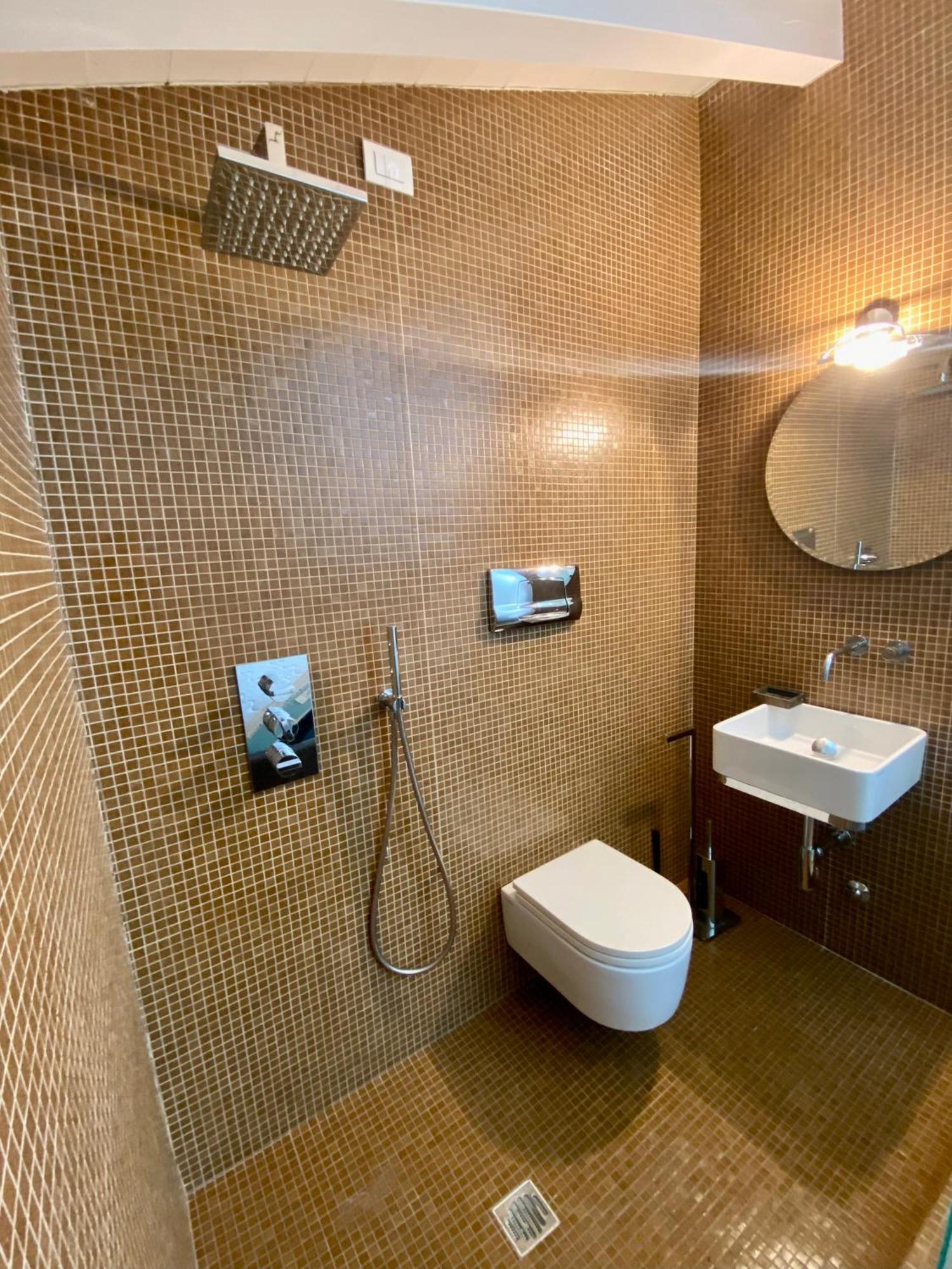 Luxury Industrial Apt Vicino Al Centro Con Garage Брешія Екстер'єр фото